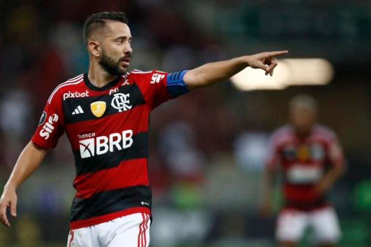 EX - FLAMENGO, MAESTRO JÚNIOR CRITICA POSTURA DA DIRETORIA DO CLUBE COM EVERTON RIBEIRO